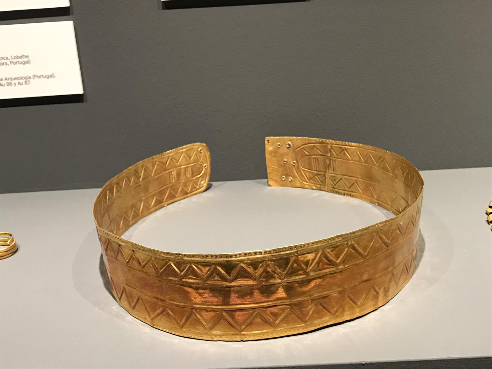Diadema de oro del Museo de Lisboa.